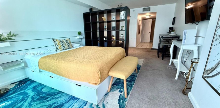 Estudio en el Condominio en Miami, Florida № 2034303
