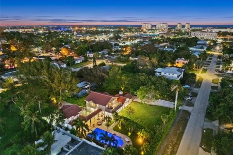 Commercial property in Boynton Beach, Florida 319.86 sq.m. № 1887365 - photo 10