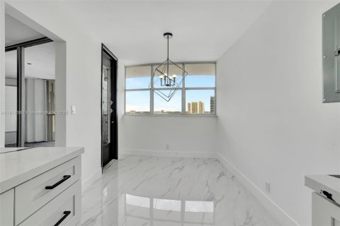 Copropriété à louer à Hallandale Beach, Floride: 2 chambres, 131.92 m2 № 1956746 - photo 13