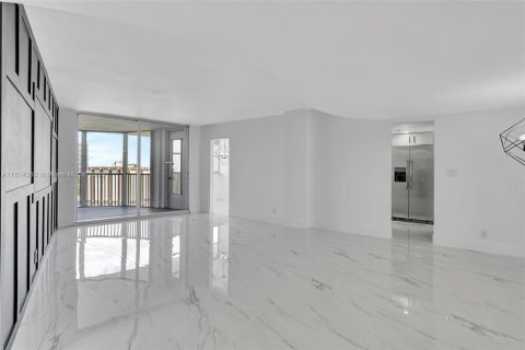 Copropriété à louer à Hallandale Beach, Floride: 2 chambres, 131.92 m2 № 1956746 - photo 3