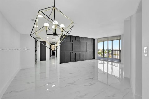 Copropriété à louer à Hallandale Beach, Floride: 2 chambres, 131.92 m2 № 1956746 - photo 4