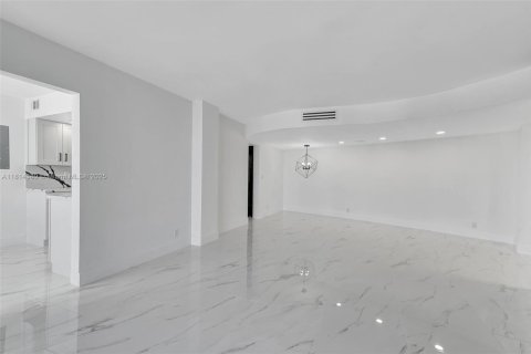 Copropriété à louer à Hallandale Beach, Floride: 2 chambres, 131.92 m2 № 1956746 - photo 21