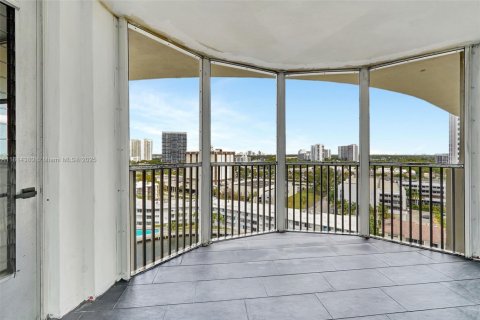 Copropriété à louer à Hallandale Beach, Floride: 2 chambres, 131.92 m2 № 1956746 - photo 20