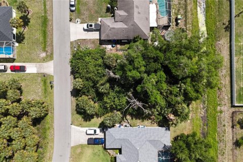 Terrain à North Port, Floride № 2218880