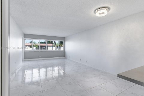 Copropriété à louer à Weston, Floride: 1 chambre, 78.5 m2 № 2048508 - photo 2