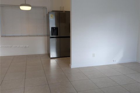 Apartamento en alquiler en North Miami, Florida, 2 dormitorios, 72.46 m2 № 2009399 - foto 5