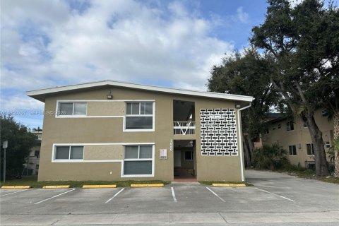 Apartamento en alquiler en North Miami, Florida, 2 dormitorios, 72.46 m2 № 2009399 - foto 2
