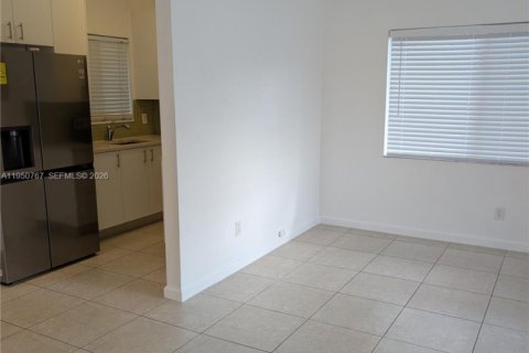 Apartamento en alquiler en North Miami, Florida, 2 dormitorios, 72.46 m2 № 2009399 - foto 6