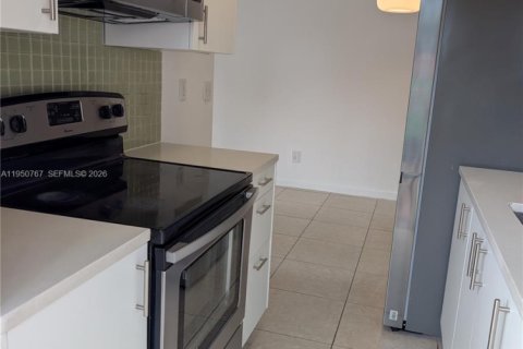 Apartamento en alquiler en North Miami, Florida, 2 dormitorios, 72.46 m2 № 2009399 - foto 4