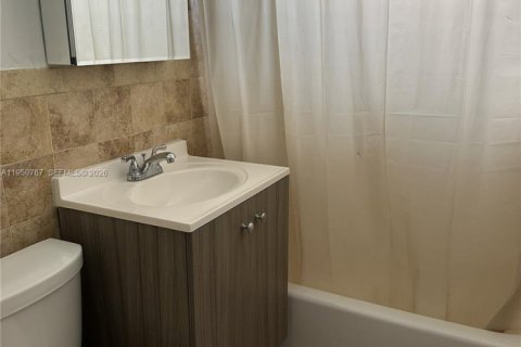 Apartamento en alquiler en North Miami, Florida, 2 dormitorios, 72.46 m2 № 2009399 - foto 7