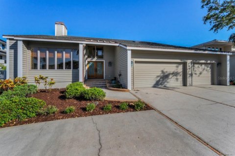 House in Belleair Beach, Florida 3 bedrooms, 301.84 sq.m. № 1243728 - photo 2
