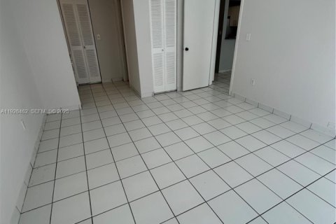 Снять в аренду кондоминиум в Норт-Майами, Флорида 1 спальня, 76.18м2, № 1990246 - фото 18