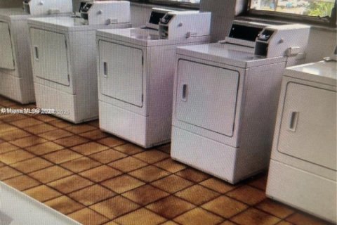 Снять в аренду кондоминиум в Норт-Майами, Флорида 1 спальня, 76.18м2, № 1990246 - фото 26