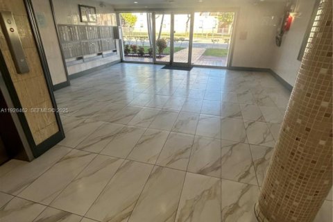 Снять в аренду кондоминиум в Норт-Майами, Флорида 1 спальня, 76.18м2, № 1990246 - фото 4