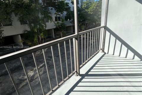 Снять в аренду кондоминиум в Норт-Майами, Флорида 1 спальня, 76.18м2, № 1990246 - фото 23