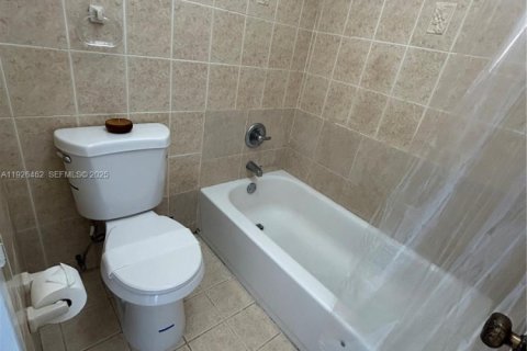 Снять в аренду кондоминиум в Норт-Майами, Флорида 1 спальня, 76.18м2, № 1990246 - фото 22