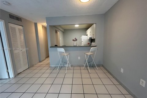 Снять в аренду кондоминиум в Норт-Майами, Флорида 1 спальня, 76.18м2, № 1990246 - фото 11
