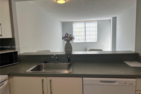 Снять в аренду кондоминиум в Норт-Майами, Флорида 1 спальня, 76.18м2, № 1990246 - фото 15