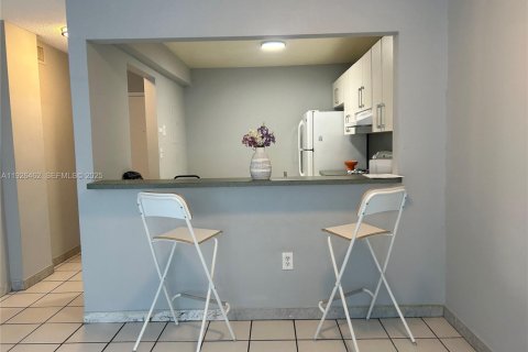 Снять в аренду кондоминиум в Норт-Майами, Флорида 1 спальня, 76.18м2, № 1990246 - фото 10