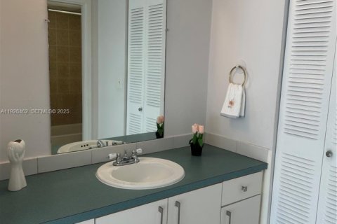 Снять в аренду кондоминиум в Норт-Майами, Флорида 1 спальня, 76.18м2, № 1990246 - фото 20