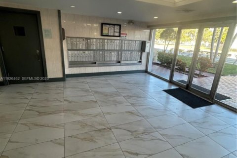 Снять в аренду кондоминиум в Норт-Майами, Флорида 1 спальня, 76.18м2, № 1990246 - фото 3