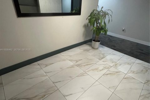 Снять в аренду кондоминиум в Норт-Майами, Флорида 1 спальня, 76.18м2, № 1990246 - фото 5