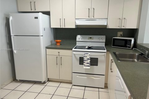 Снять в аренду кондоминиум в Норт-Майами, Флорида 1 спальня, 76.18м2, № 1990246 - фото 13