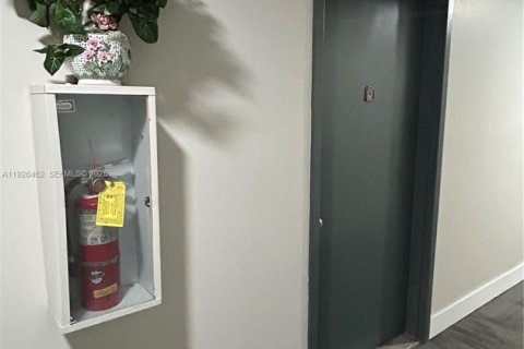 Снять в аренду кондоминиум в Норт-Майами, Флорида 1 спальня, 76.18м2, № 1990246 - фото 7