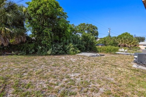 Casa en venta en Riviera Beach, Florida, 2 dormitorios, 89.93 m2 № 1222566 - foto 1