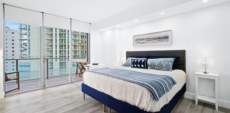 Estudio en el Condominio en Miami, Florida № 1794209