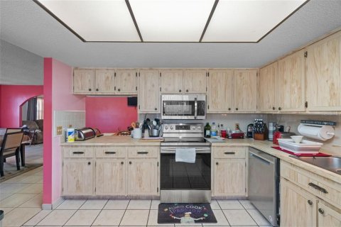Casa en venta en Port Richey, Florida, 2 dormitorios, 153.01 m2 № 2152172 - foto 13