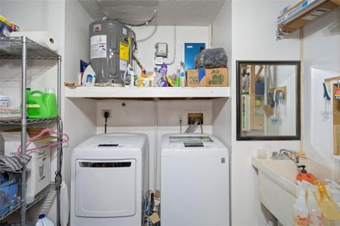 Casa en venta en Port Richey, Florida, 2 dormitorios, 153.01 m2 № 2152172 - foto 22