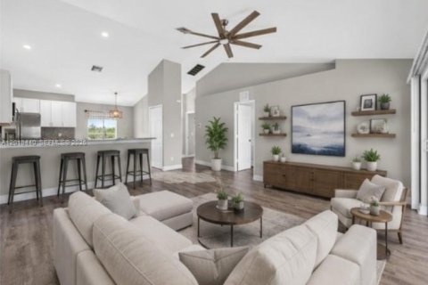House in Cape Coral, Florida 4 bedrooms, 170.66 sq.m. № 2190457