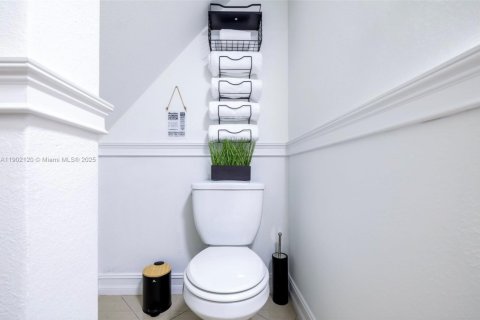 Casa en venta en Miami, Florida, 7 dormitorios, 154.68 m2 № 1953726 - foto 25