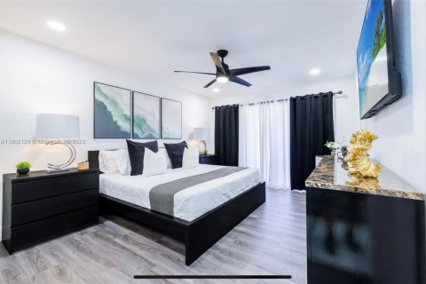 Casa en venta en Miami, Florida, 7 dormitorios, 154.68 m2 № 1953726 - foto 11