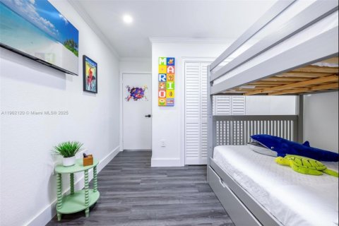 Casa en venta en Miami, Florida, 7 dormitorios, 154.68 m2 № 1953726 - foto 14
