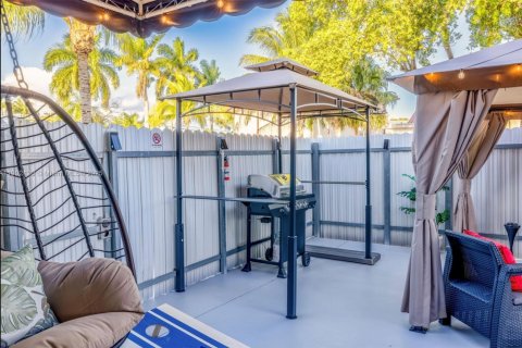 Casa en venta en Miami, Florida, 7 dormitorios, 154.68 m2 № 1953726 - foto 30