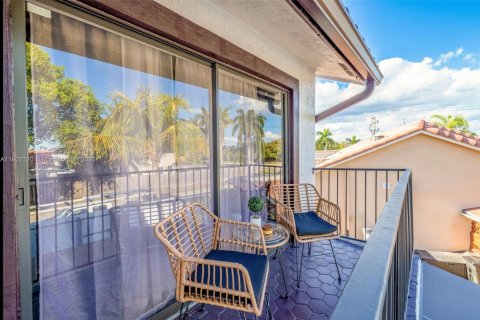Casa en venta en Miami, Florida, 7 dormitorios, 154.68 m2 № 1953726 - foto 12