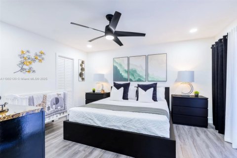 Casa en venta en Miami, Florida, 7 dormitorios, 154.68 m2 № 1953726 - foto 10