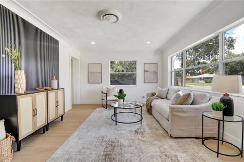 Casa en venta en Saint Petersburg, Florida, 2 dormitorios, 120.87 m2 № 2377908 - foto 2