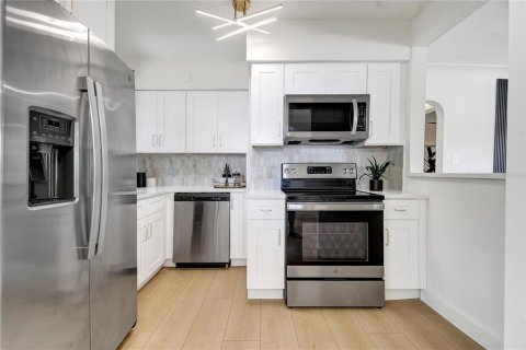 Casa en venta en Saint Petersburg, Florida, 2 dormitorios, 120.87 m2 № 2377908 - foto 9