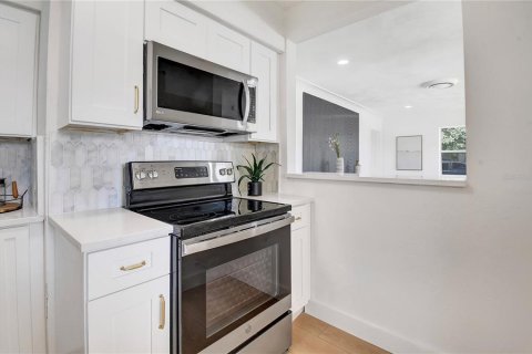 Casa en venta en Saint Petersburg, Florida, 2 dormitorios, 120.87 m2 № 2377908 - foto 11