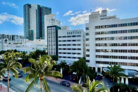 Condominio en venta en Miami Beach, Florida, 1 dormitorio, 81.38 m2 № 2035528 - foto 12