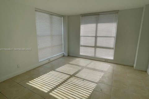 Condominio en venta en Miami Beach, Florida, 1 dormitorio, 81.38 m2 № 2035528 - foto 29