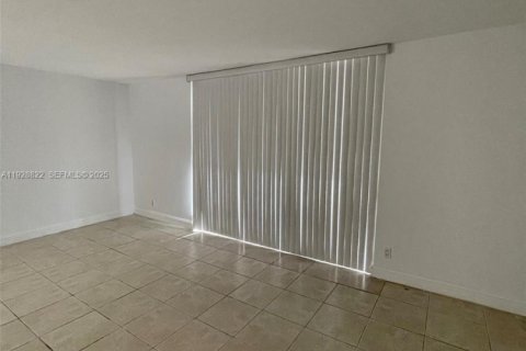 Condominio en venta en Miami Beach, Florida, 1 dormitorio, 81.38 m2 № 2035528 - foto 26