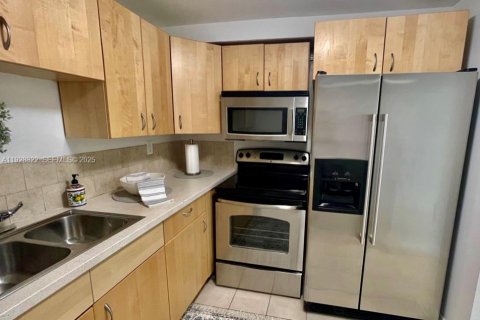 Condominio en venta en Miami Beach, Florida, 1 dormitorio, 81.38 m2 № 2035528 - foto 15