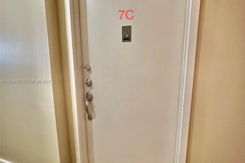 Condominio en venta en Miami Beach, Florida, 1 dormitorio, 81.38 m2 № 2035528 - foto 8