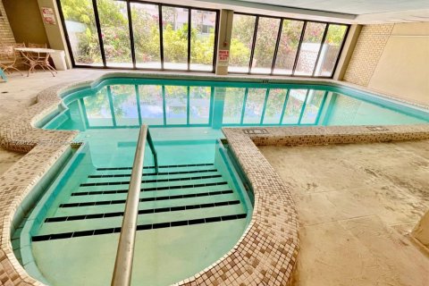 Condominio en venta en Miami Beach, Florida, 1 dormitorio, 81.38 m2 № 2035528 - foto 6