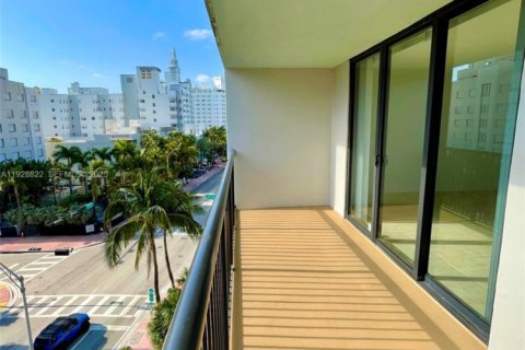 Condominio en venta en Miami Beach, Florida, 1 dormitorio, 81.38 m2 № 2035528 - foto 13
