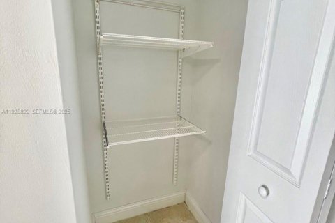 Condominio en venta en Miami Beach, Florida, 1 dormitorio, 81.38 m2 № 2035528 - foto 21